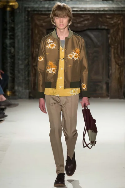 Look 12